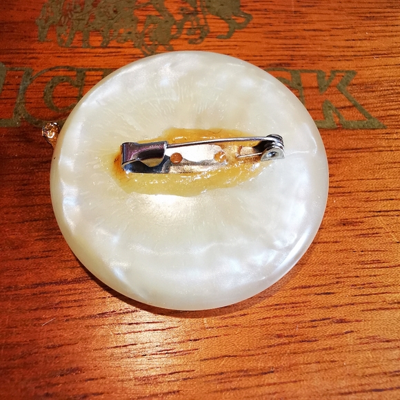 Unique Vintage Round Brooch Cherub Thai Dancer Aurora Borealis - Picture 7 of 12